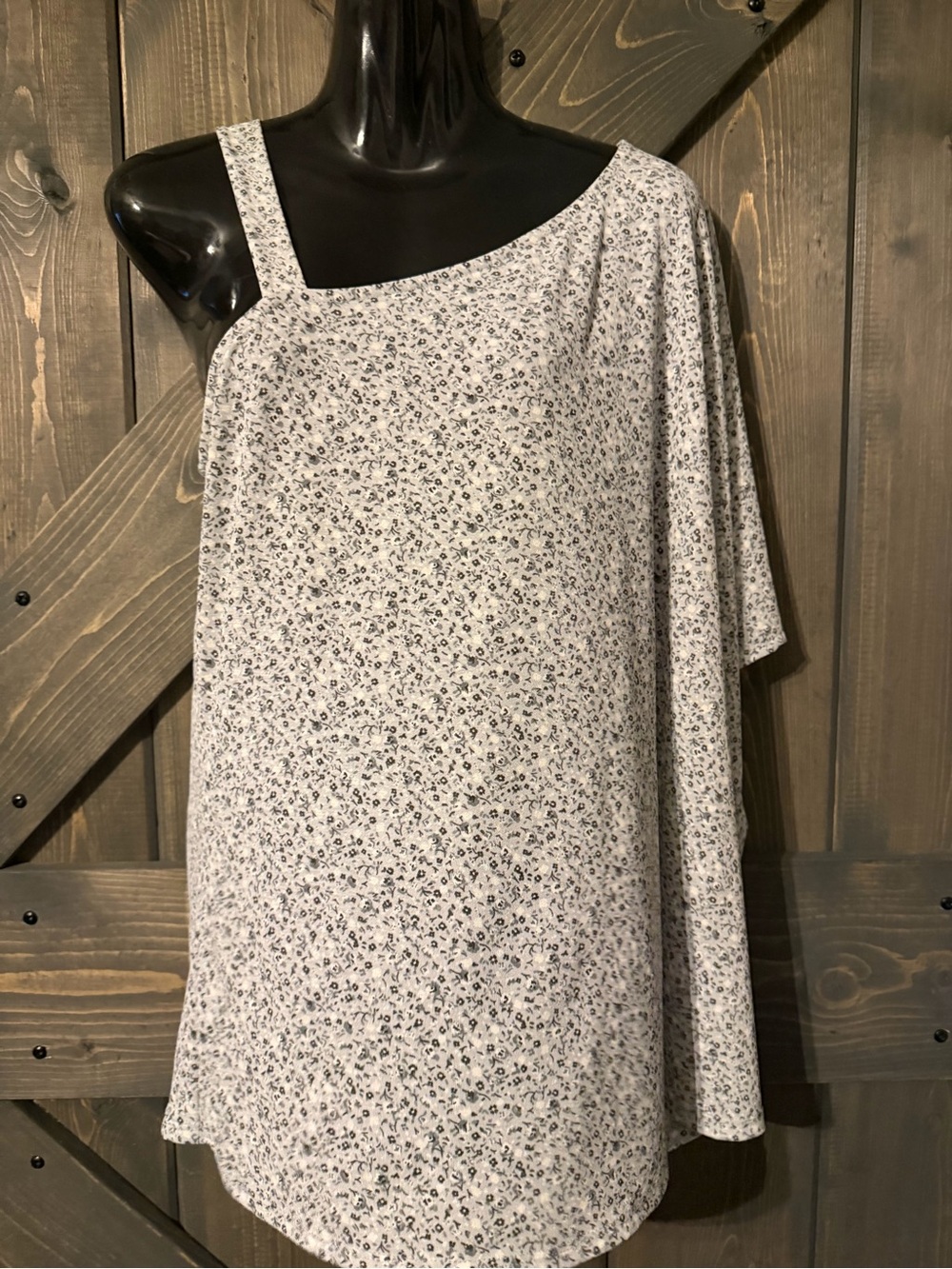Daytrip Grey Ditzy Floral Flutter Top